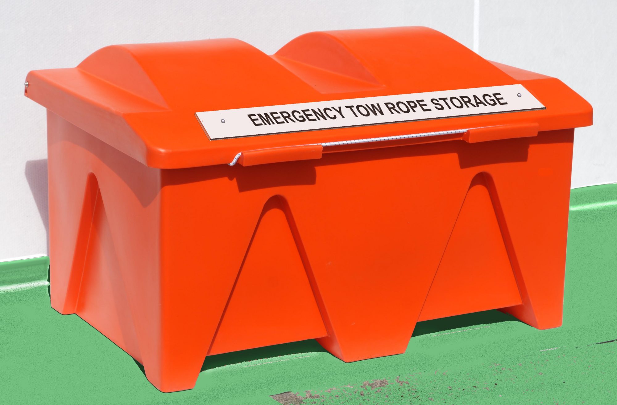 SOS516 Emergency tow rope chest on board a ship