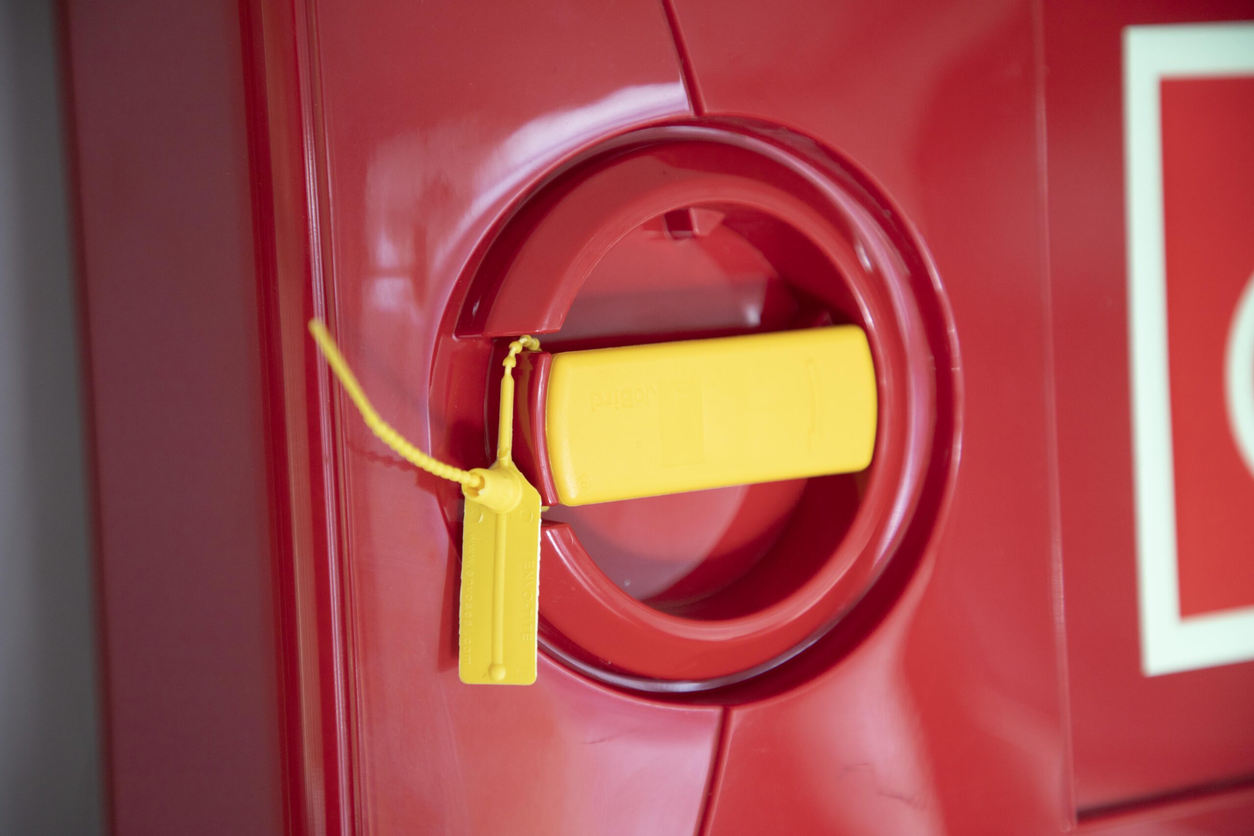 SOS300 rotary handle with anti-tamper seal fitted.