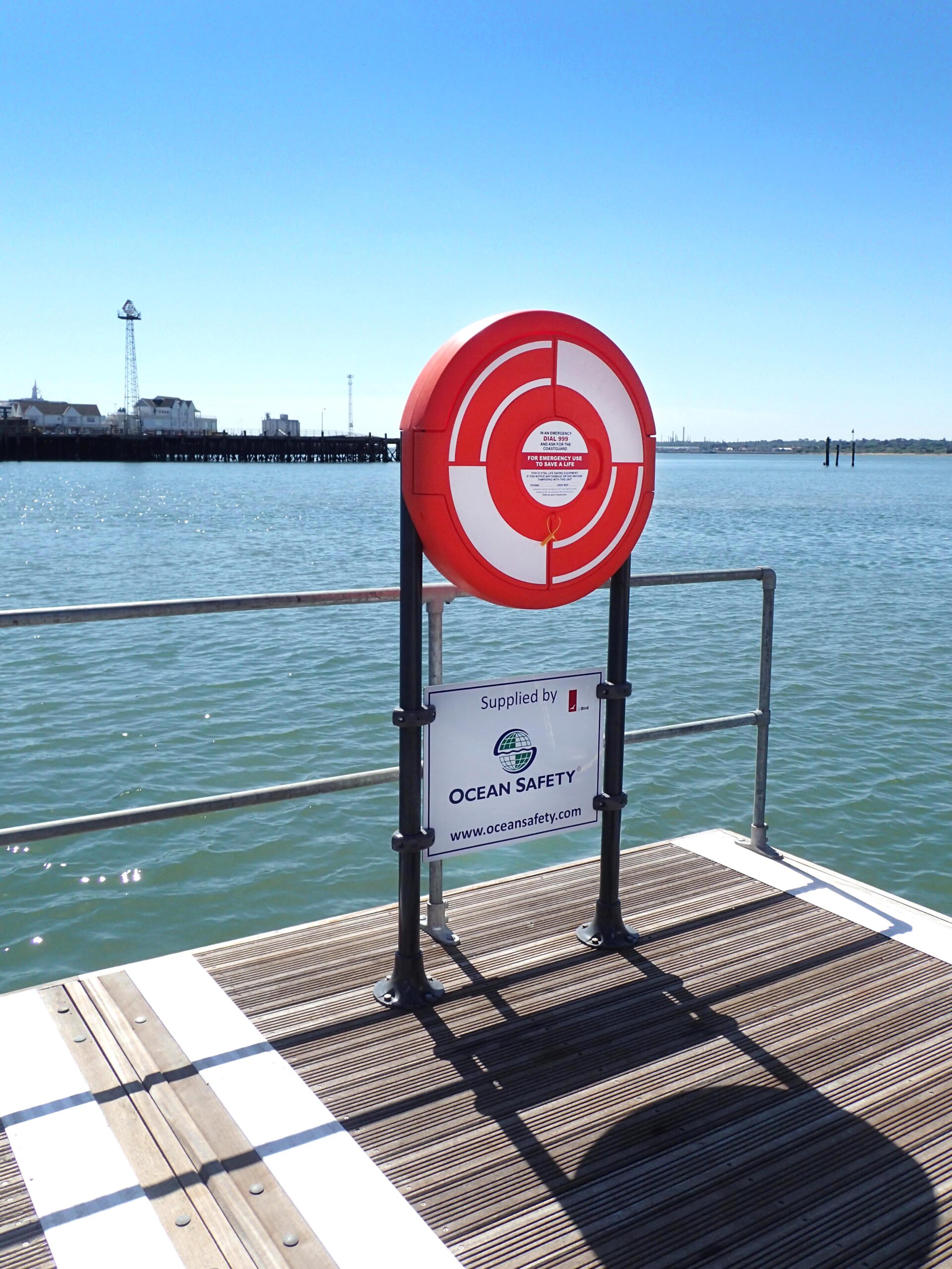 SOS700 on pontoon showing slim profile