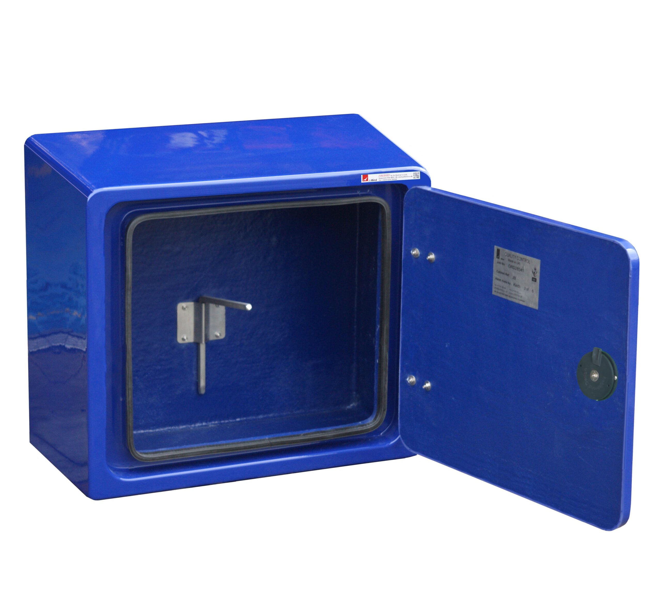 The photo shows the substantial 316 stainless steel hose pin which provides neat and secure storage for up to 2 x 20M wash down hoses. The inside of the rotary handle and EPDM rubber seal can also be seen.