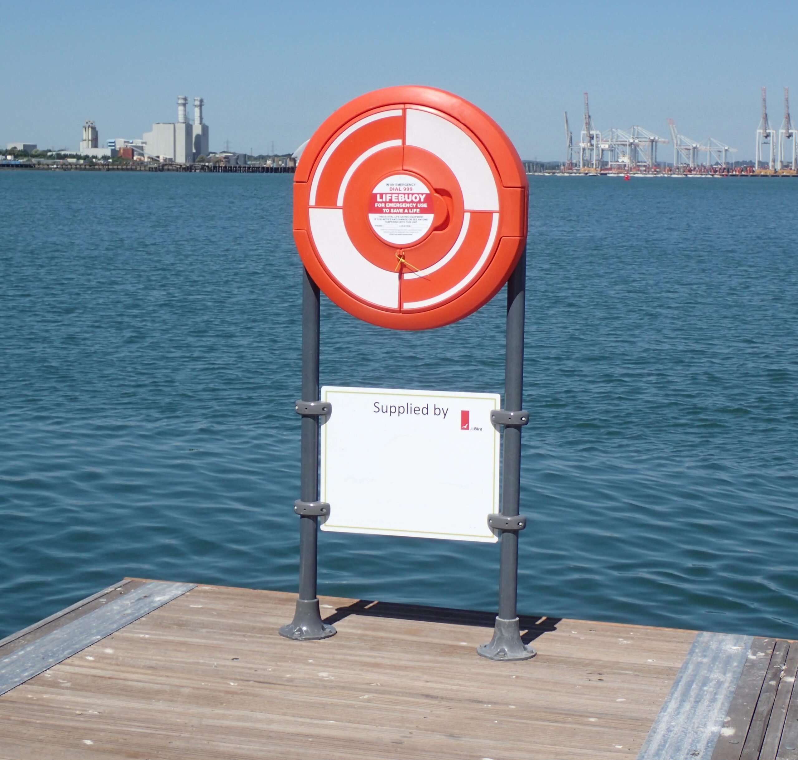 SOS700 with twin GRP posts mounted at the end of a pontoon